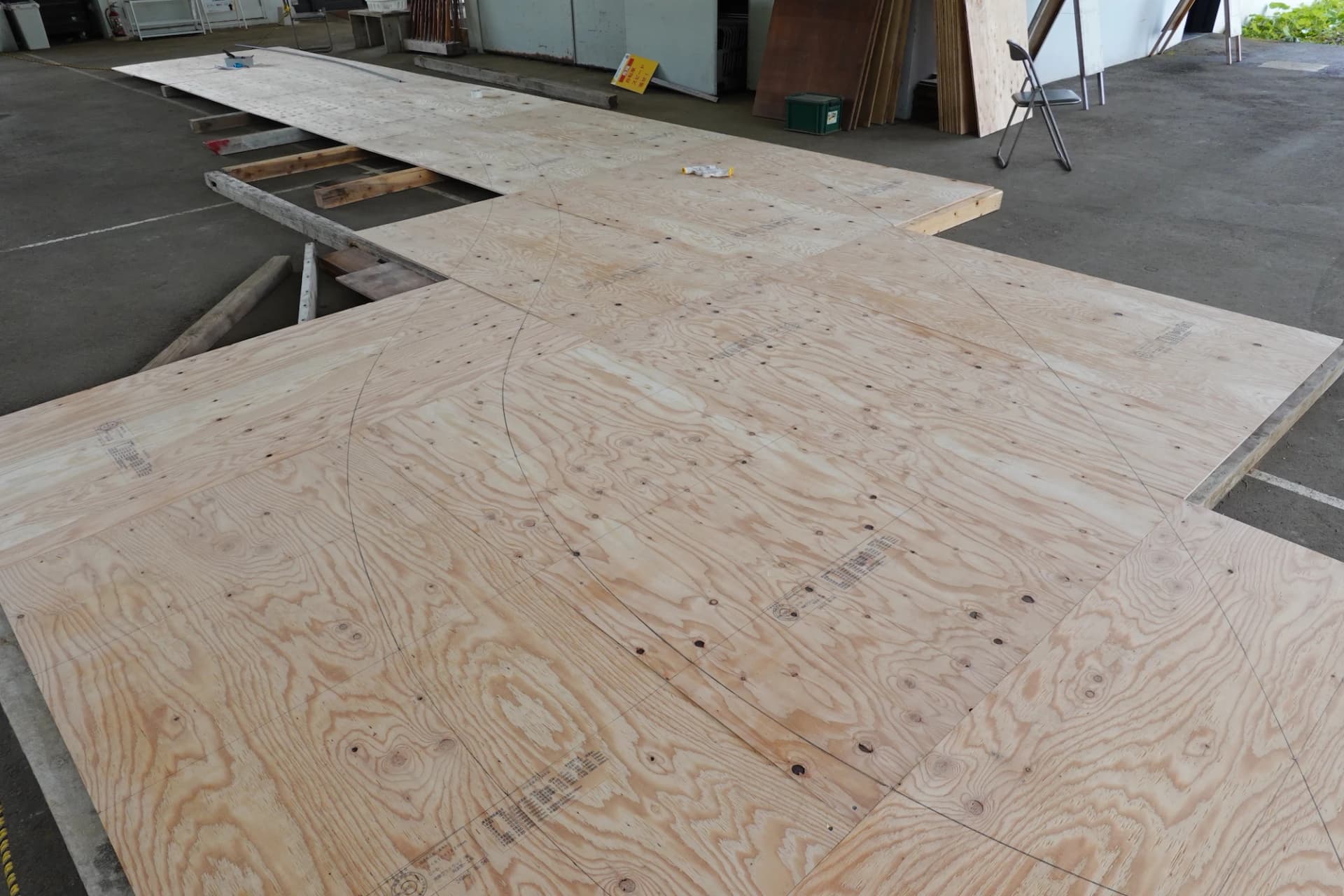 大地に抱かれる椅子