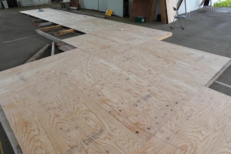 大地に抱かれる椅子