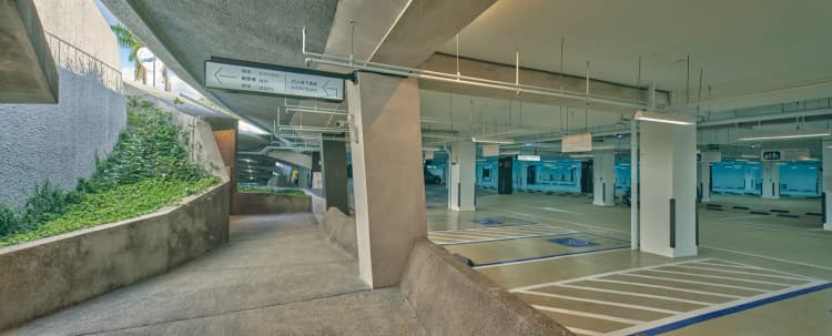 礁溪小学校地下駐車場・運動場