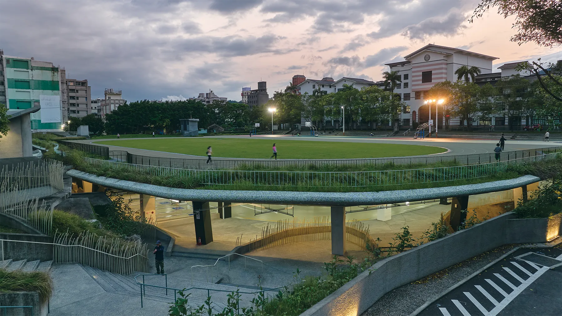 礁溪小学校地下駐車場（台湾宜蘭県礁溪郷,2022）